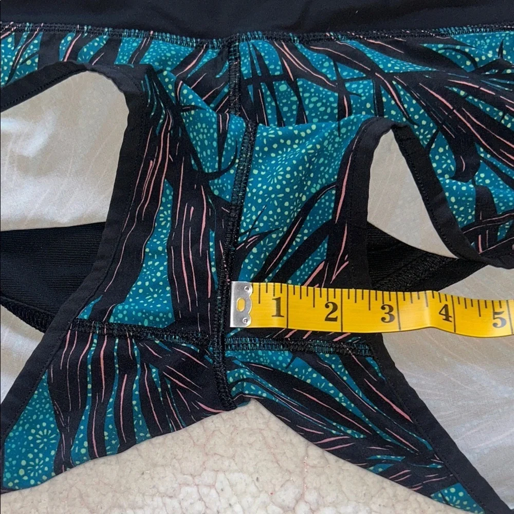 Lululemon Athletica Teal and Black Leaf Print Shorts